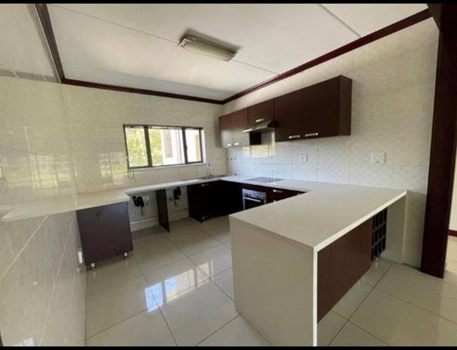 3 BEDROOM TOWNHOUSE FOR SALE IN SUMMERSET